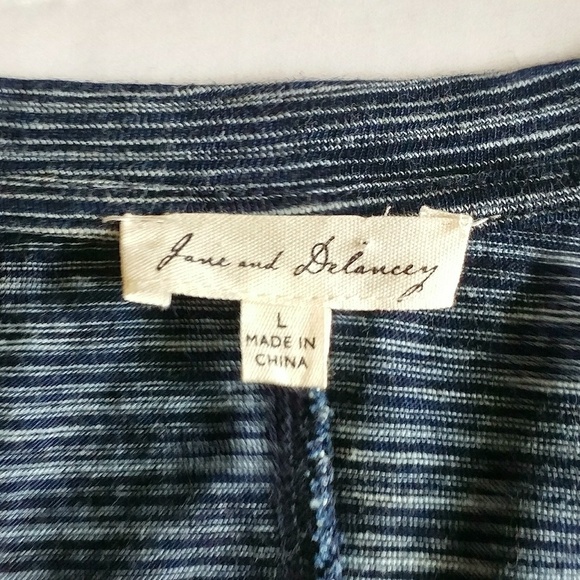 Jane & Delaney Ruffled Hem Top L Closet Staple Minimalist Capsule Wardrobe - Picture 9 of 10